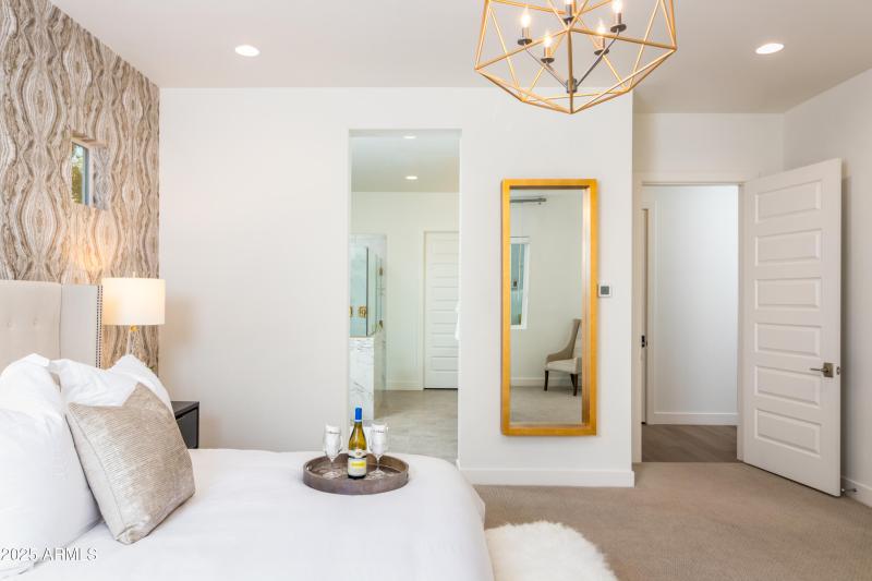 10 W Frier Dr (17).jpg-FULL