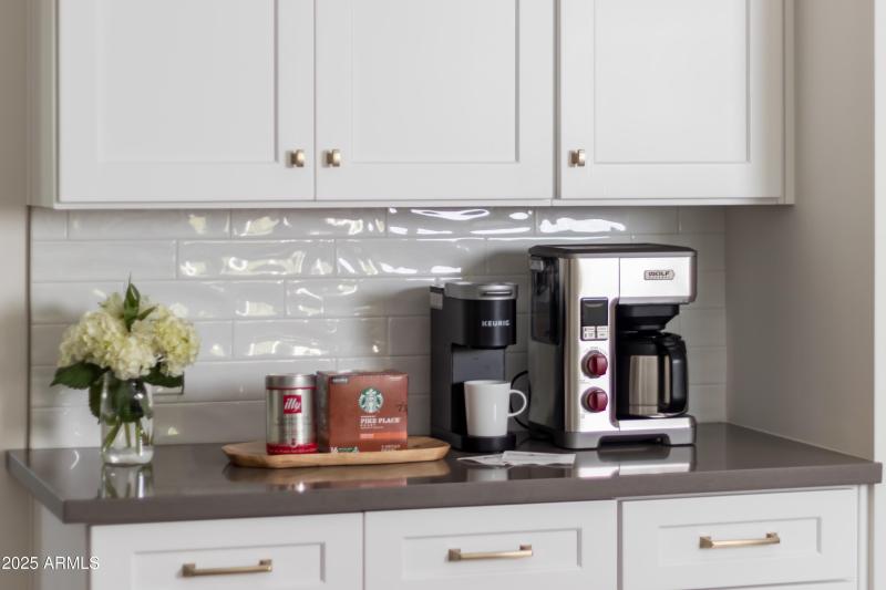 10 W Frier Dr (43).jpg-FULL