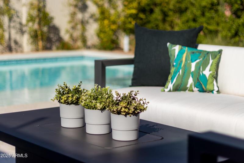 10 W Frier Dr (60).jpg-FULL