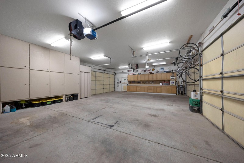 14-12804 W George Ave_garage2