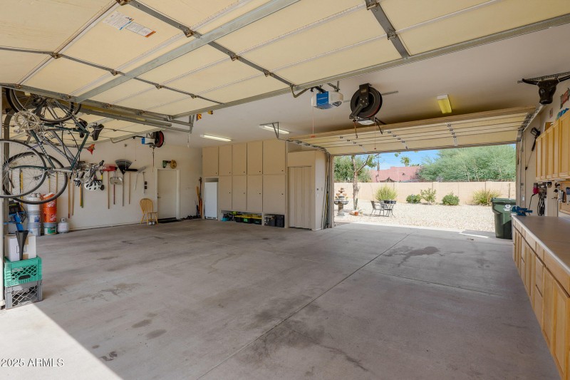 17-12804 W George Ave_garage5