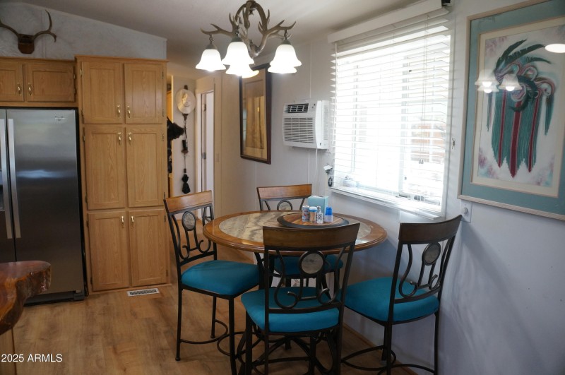 003 Eat-in Kitchen 1