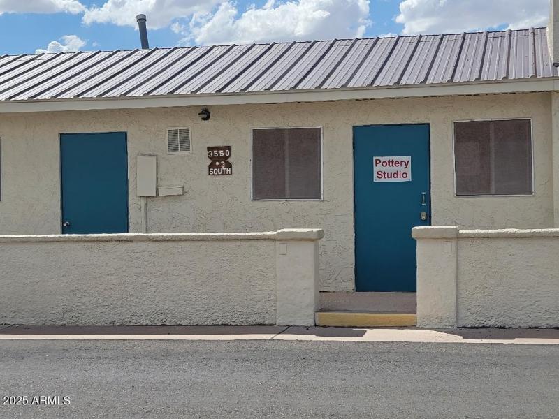 Caliente Pottery studio