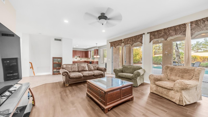 1951 W Bartlett Ct (9)