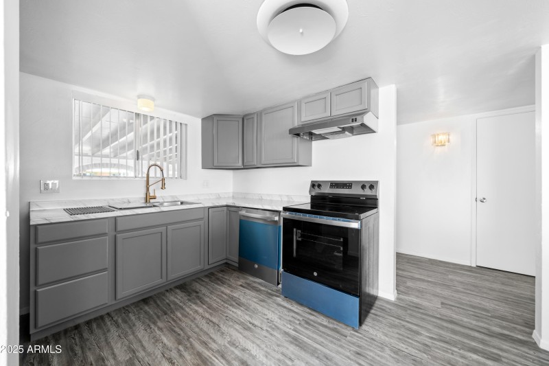 Interior - 1517 Cushman Dr-5