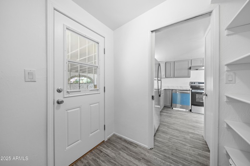 Interior - 1517 Cushman Dr-23