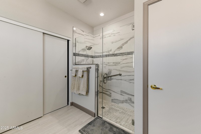 Frameless Shower with Tile Detail