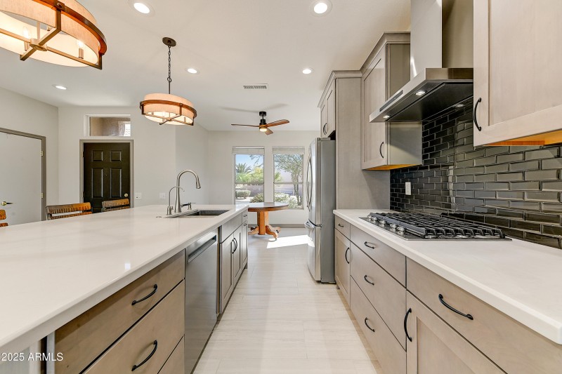 Modern Cooktop & Custom Backsplash