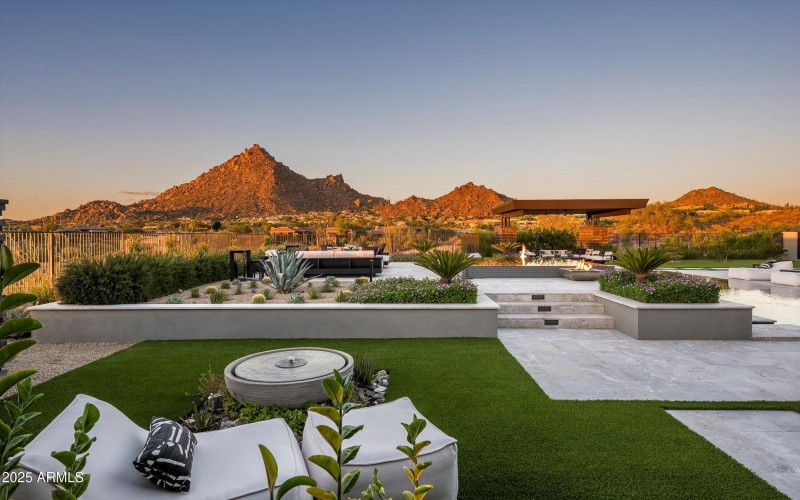 Casita Fountain/Yard