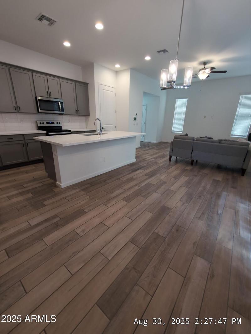 4-Aug 30 2025 04_27pm-gTFf