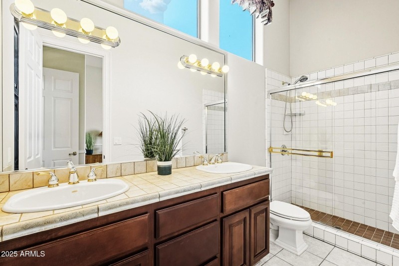 En-Suite Bathroom in Second Bedroom