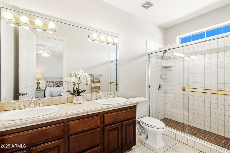 Fifth Bedroom En-Suite Bathroom