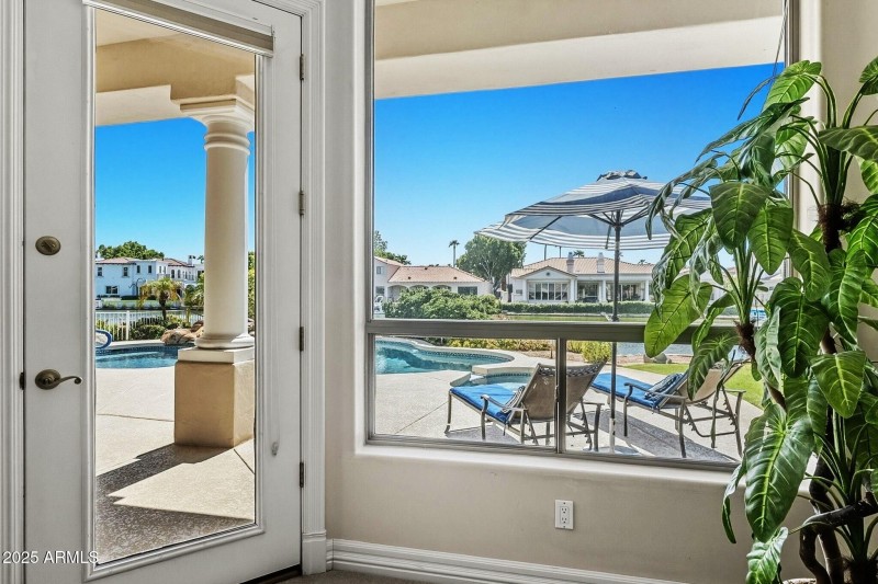 Private Pool and Lake Access