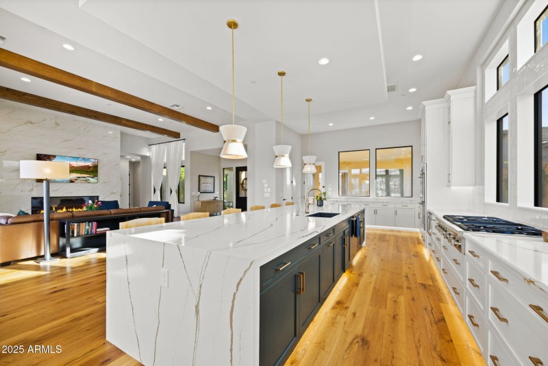 15-web-or-mls-13302-e-ranch-gate-rd