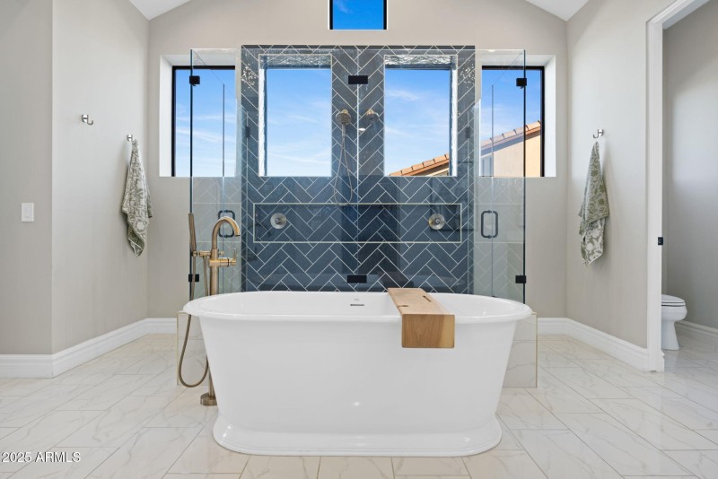 25-web-or-mls-13302-e-ranch-gate-rd