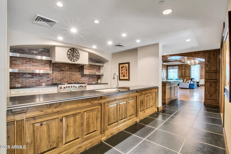 20250108051956166208000000-o