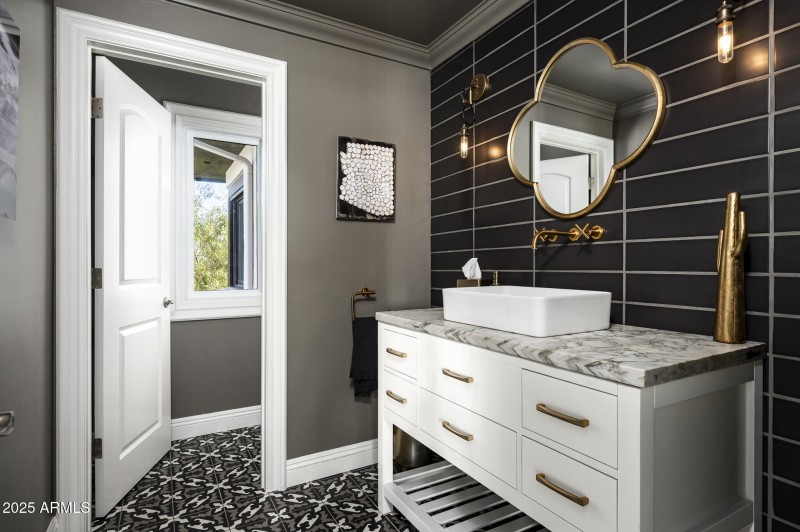 3977 E Paradise View Dr-34