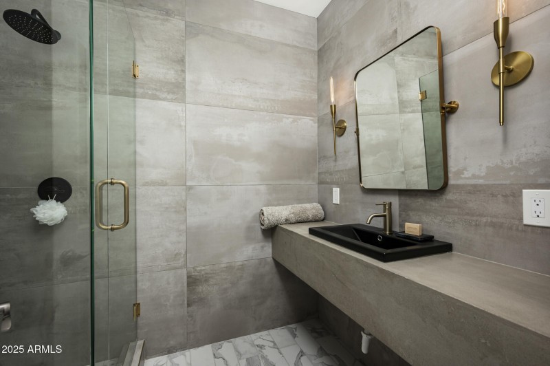 3977 E Paradise View Dr-49