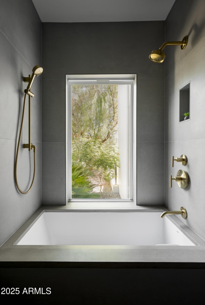 3977 E Paradise View Dr-54