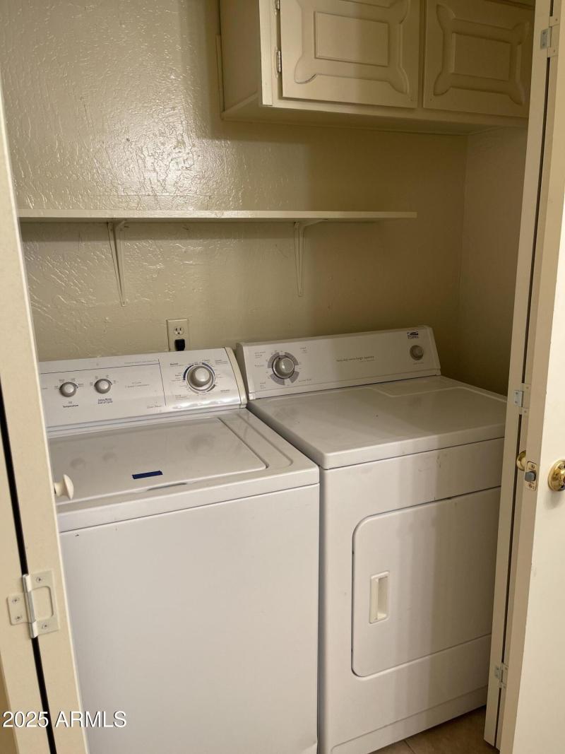 Laundry facilities in guest bathroom