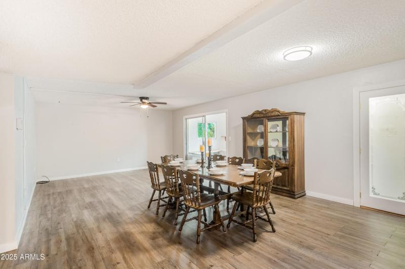 DINING/FAMILY ROOM