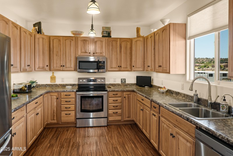 JL_7375SlidingStopLane-interiors-05