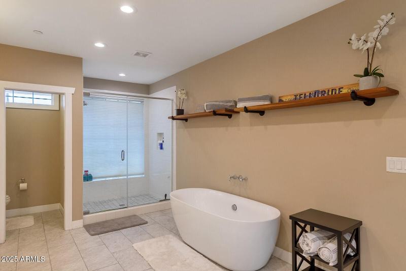 32_12140_N_76th_Ct__32_mls