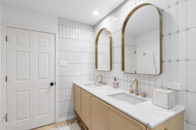 037_Primary Bathroom