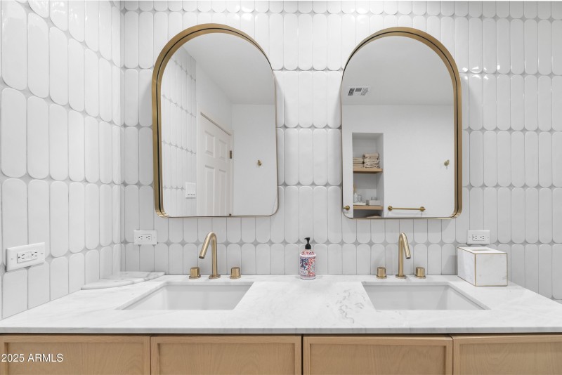 038_Primary Bathroom