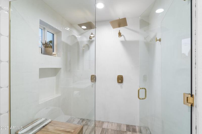 039_Primary Bathroom