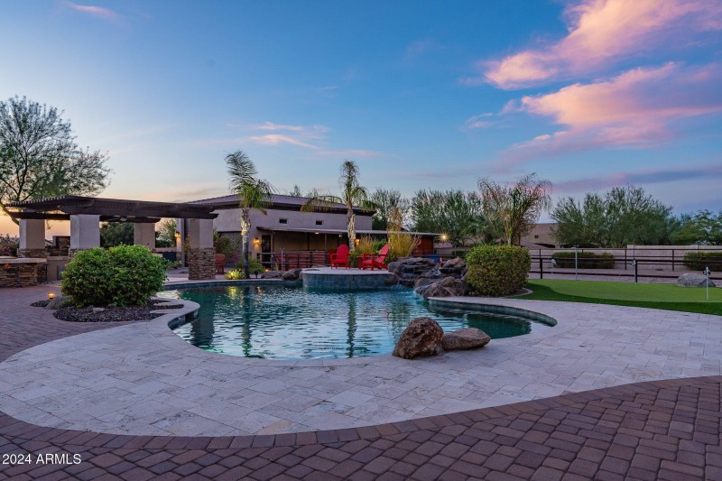 137-web-or-mls-Hombre-twilight-16