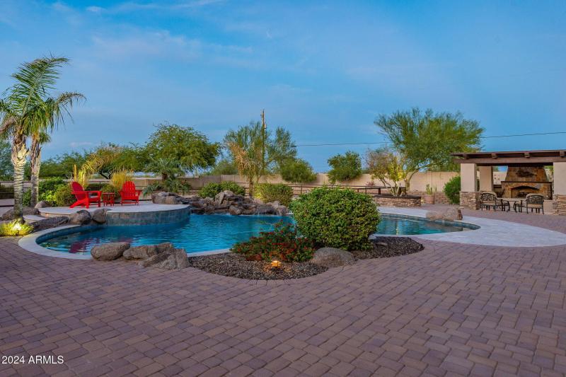 146-web-or-mls-Hombre-twilight-25