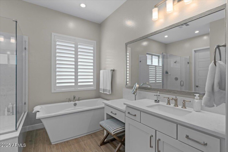 040-Primary bathroom