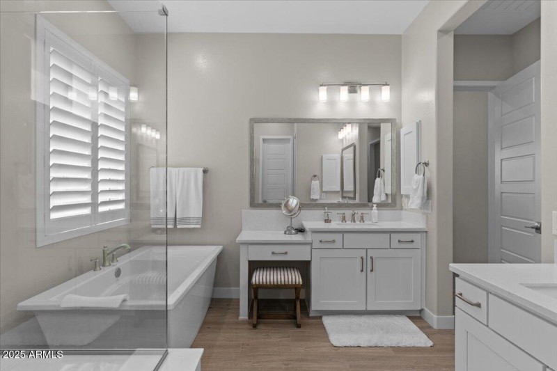 041-Primary bathroom