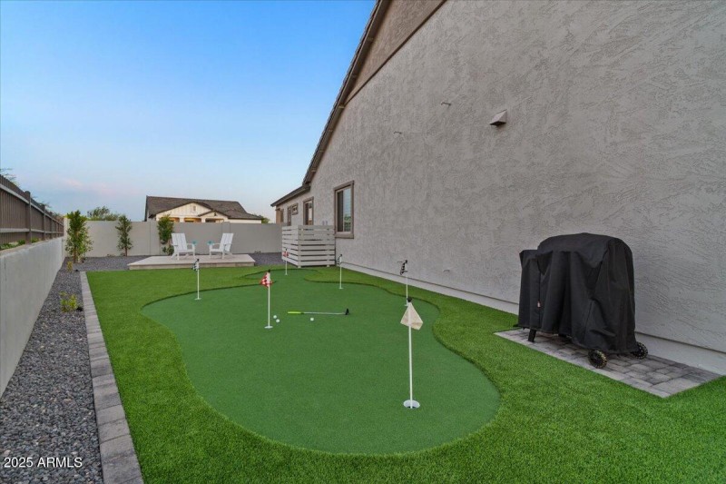 073-Putting green twilight