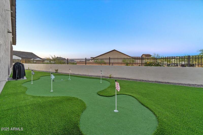 074-Putting green twilight