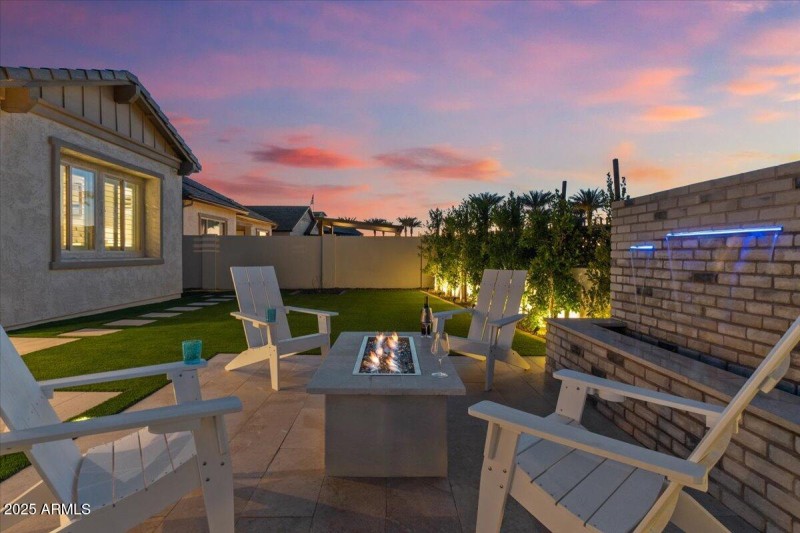 086-Firepit & water feature twilight