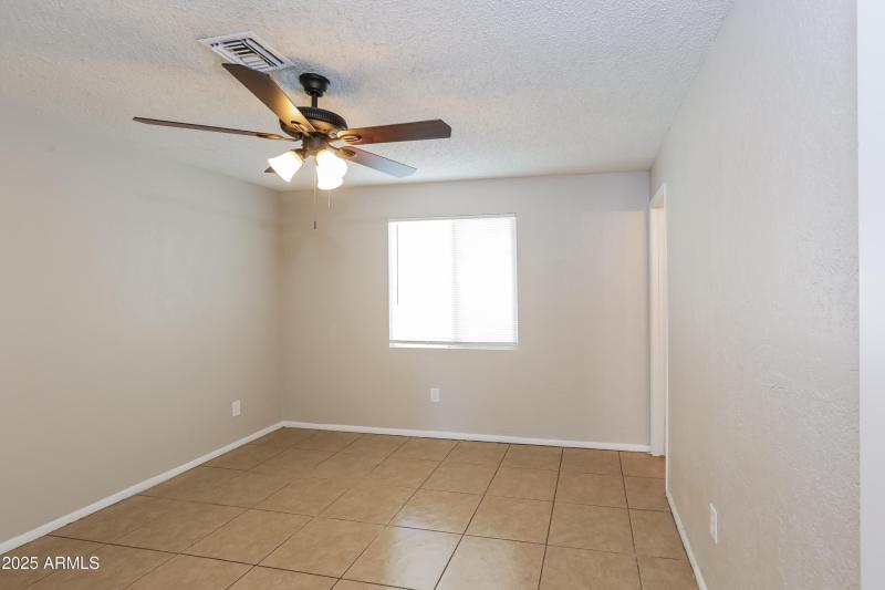 007-photo-primary-bedroom-10272338