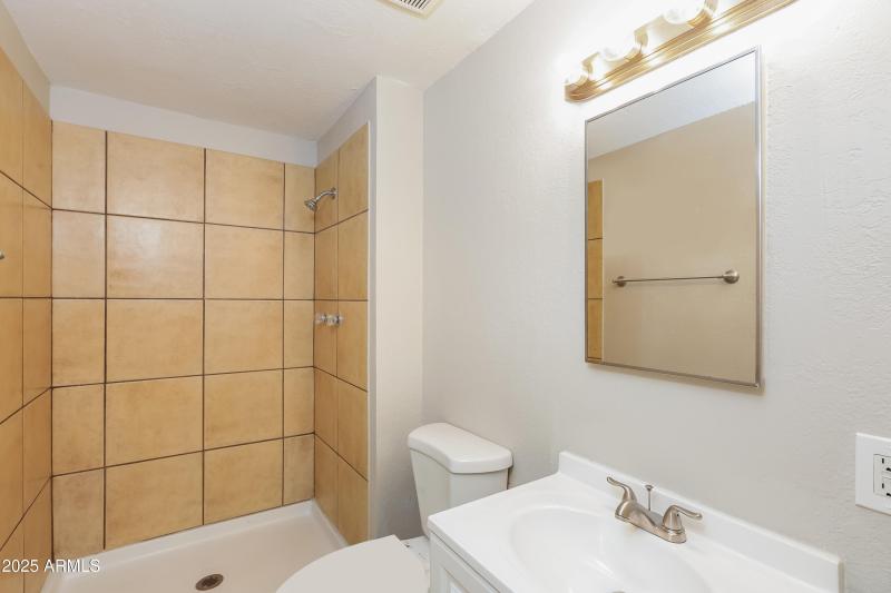 009-photo-primary-bathroom-10272340