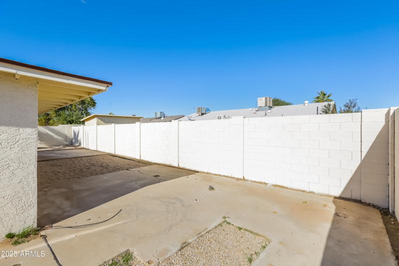 015-photo-rear-view-10272344