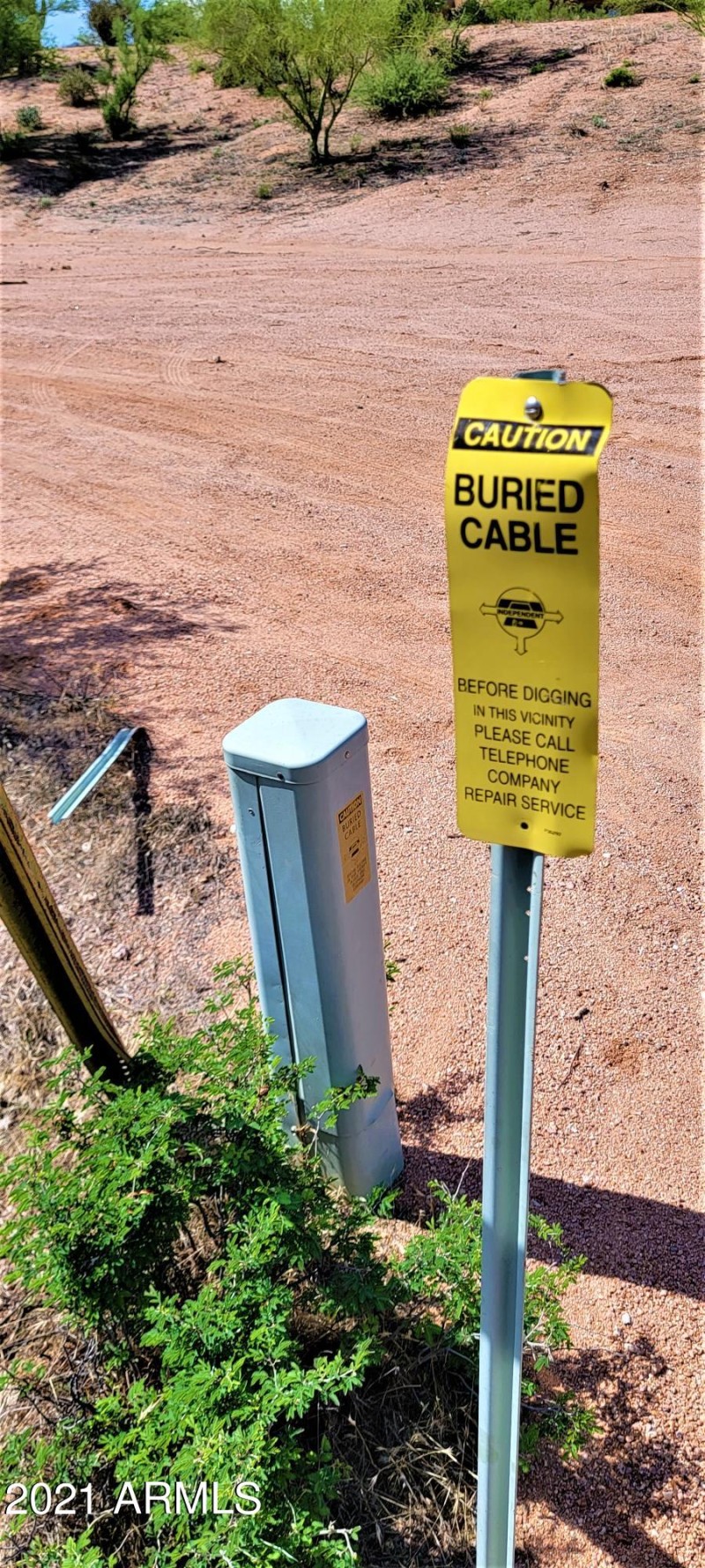 Underground power & phone nearby