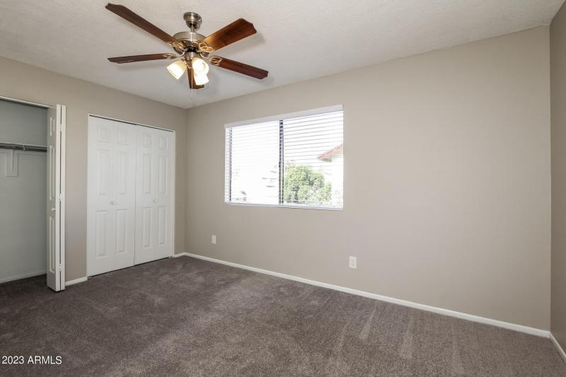 011-photo-bedroom-7015367