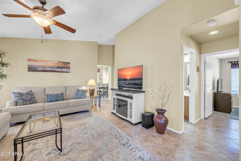 2431 E Hancock Trl-6