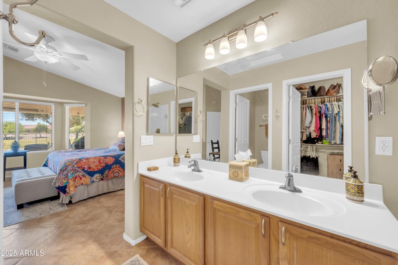 2431 E Hancock Trl-16