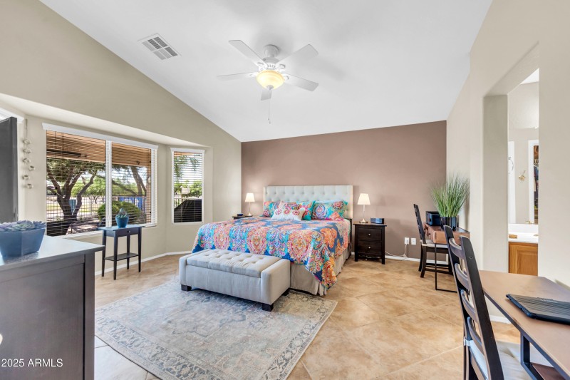 2431 E Hancock Trl-23