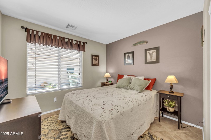 2431 E Hancock Trl-27