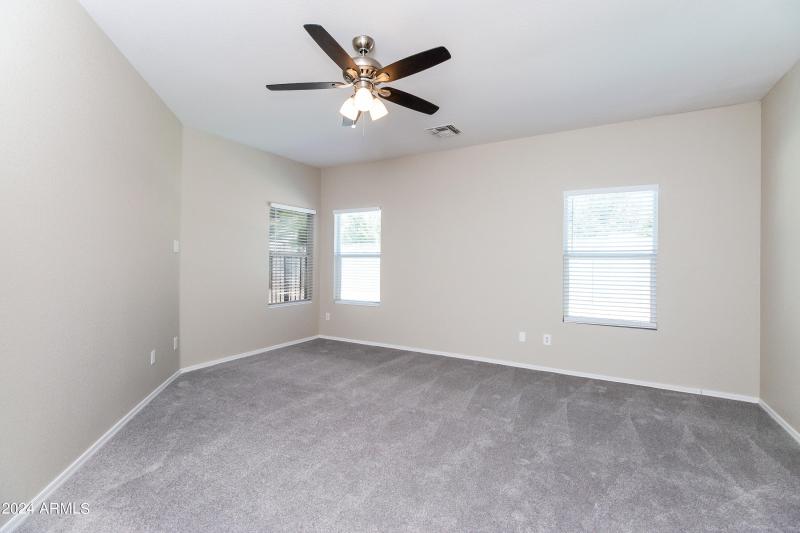 008-photo-master-bedroom-6916493