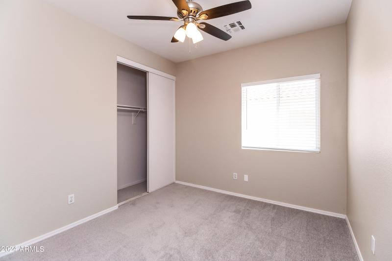 011-photo-bedroom-6916497