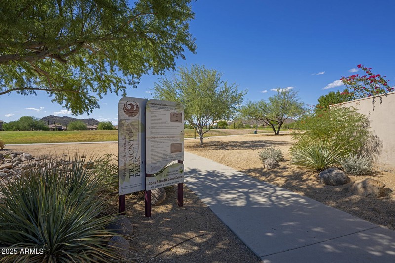 via_de_pedro_miguel_neighborhood_01