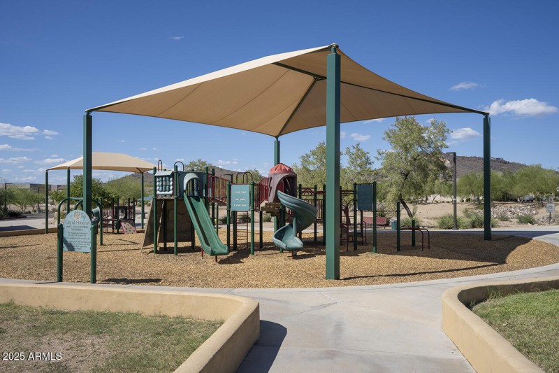 via_de_pedro_miguel_neighborhood_02